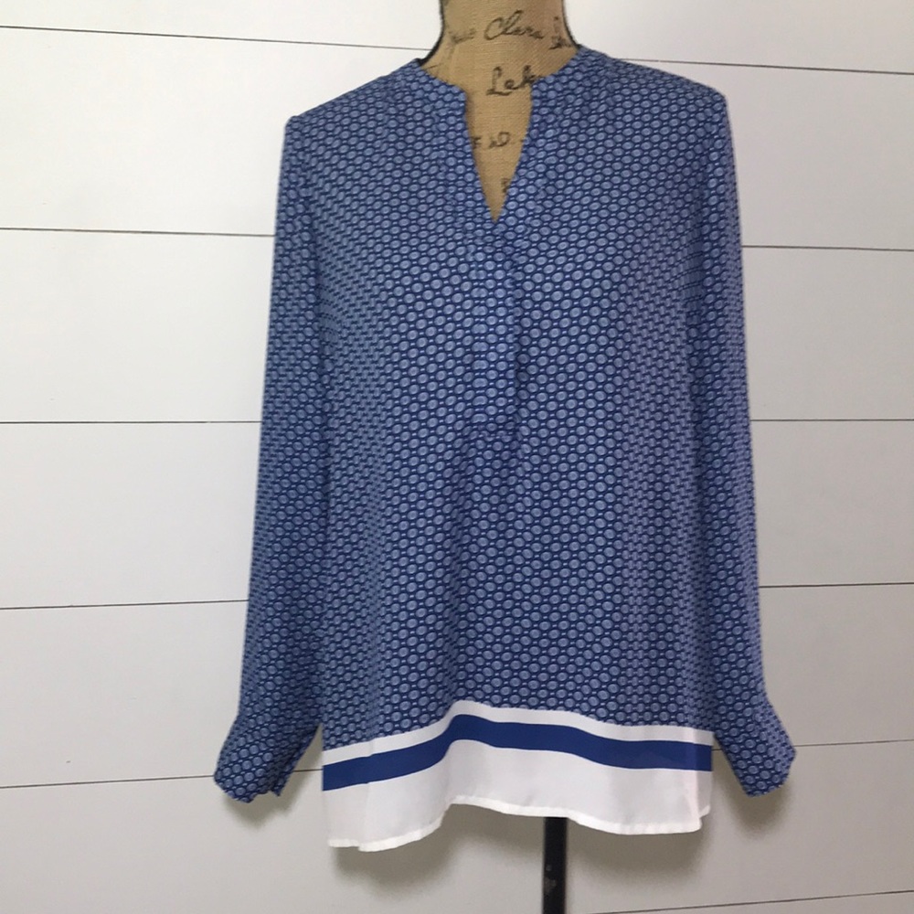 Silky mandarin collar blouse.
